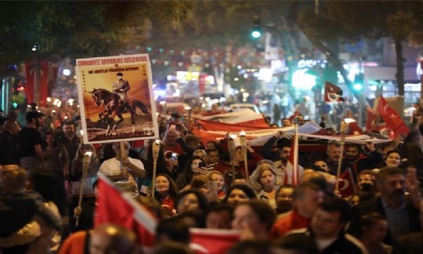 İzmir'i Cumhuriyet coşkusu sardı