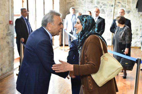 Acılar paylaşıldıkça azalır...