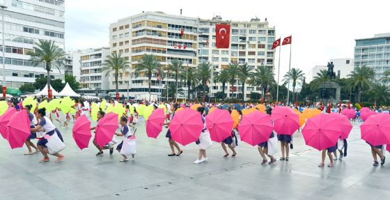 Atatürk'ün çocukları bayramı kutladı