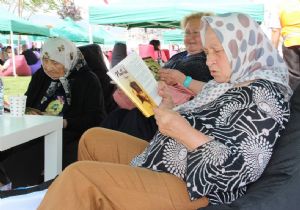 İzmirli 7'den 70'e kitap okudu