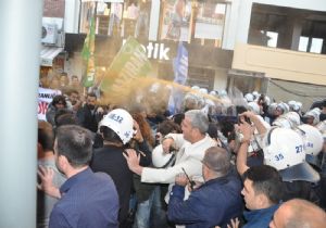 Polis müdahalesi;12 gözaltı!