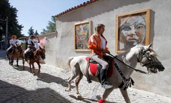 Urla'nın kovboy kızları