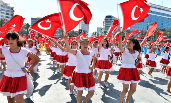 Cumhuriyet Meydanı'nda 23 Nisan coşkusu
