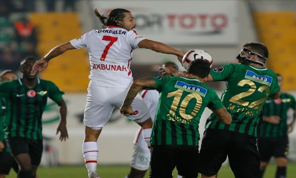 Akhisarspor-Göztepe mücadelesinden kareler