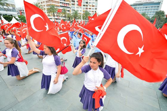Atatürk'ün çocukları bayramı kutladı