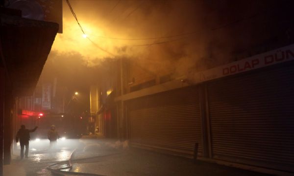 İzmir'de 2 ayrı fabrikada yangın!