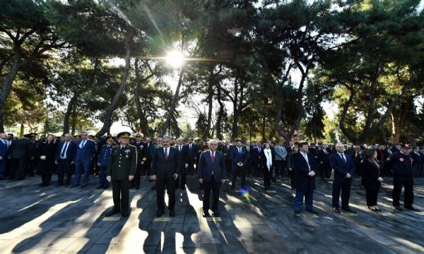 İzmir şehitlerini unutmadı