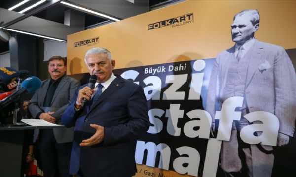 Atatürk sergisini Yıldırım açtı