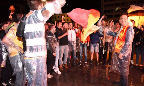 Bornova'da yağmur altında Göztepe coşkusu