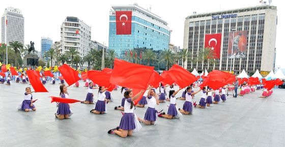 Atatürk'ün çocukları bayramı kutladı