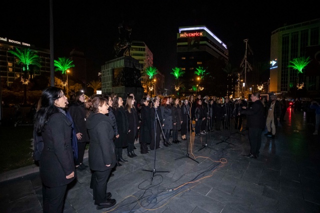 İzmir Ata’ya saygı nöbeti tuttu