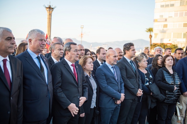 İzmir Ata’ya saygı için yürüdü