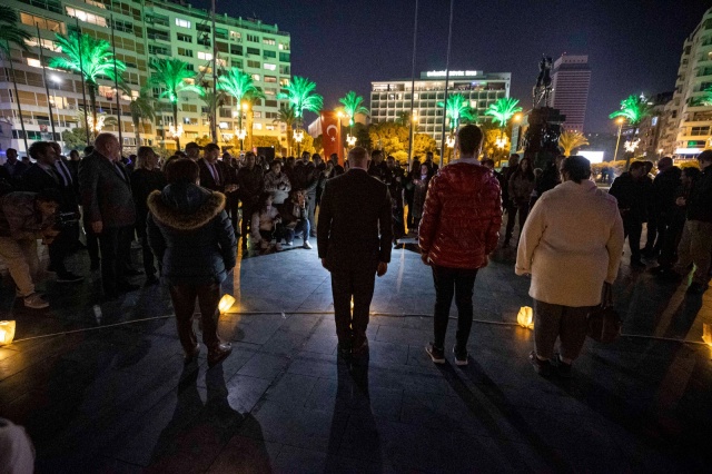 İzmir Ata’ya saygı nöbeti tuttu