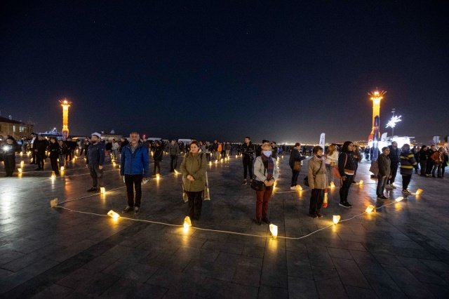 İzmir Ata’ya saygı nöbeti tuttu