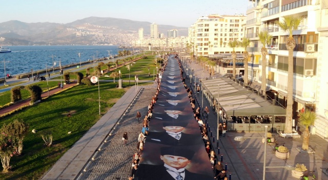 İzmir Ata’ya saygı için yürüdü
