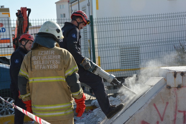 İzmir’de afet tatbikatı