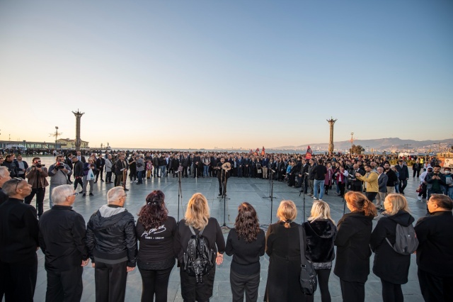 İzmir Ata’ya saygı için yürüdü