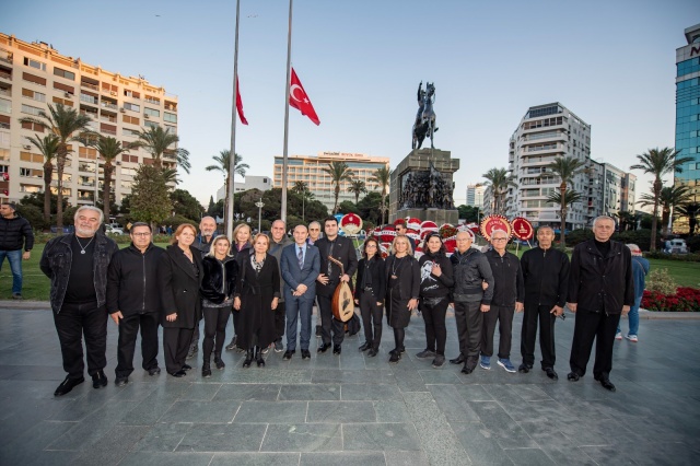 İzmir Ata’ya saygı için yürüdü