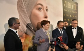 Akşener, 'Zübeyde, Analar ve Oğullar' filminin galasına katıldı