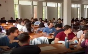 Ege Üniversitesi öğrencilerinden yemek zamlarına çatallı bıçaklı tepki