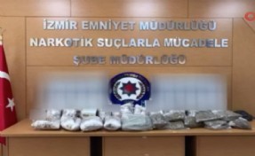 İzmir'de 24 kilo esrar ve 30 bine yakın sentetik ecza ele geçirildi