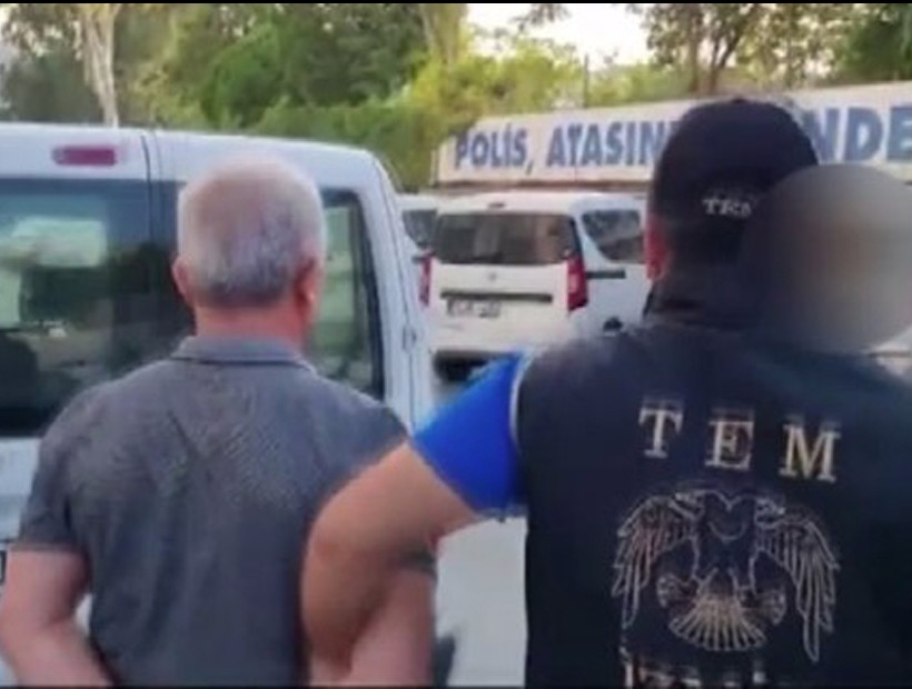 İzmir'de FETÖ'nün hücre evlerine operasyon: Çok sayıda gözaltı kararı!