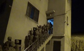 İzmir'de suç evine polis operasyonu
