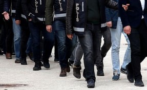 İzmir'in 8 ilçesinde zehir baskınları: 89 gözaltı