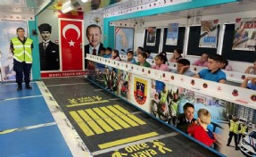 İzmir’de jandarmadan trafik güvenliği eğitimi
