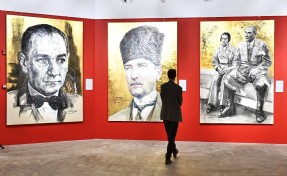 'Atatürk: İz Bırakan İlkler Dev Portreler' sergisi açıldı