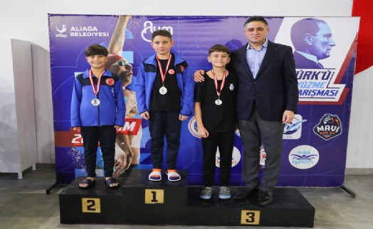 Aliağa’da Atatürk’ü Anma Yüzme Yarışması düzenlendi