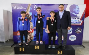Aliağa’da Atatürk’ü Anma Yüzme Yarışması düzenlendi