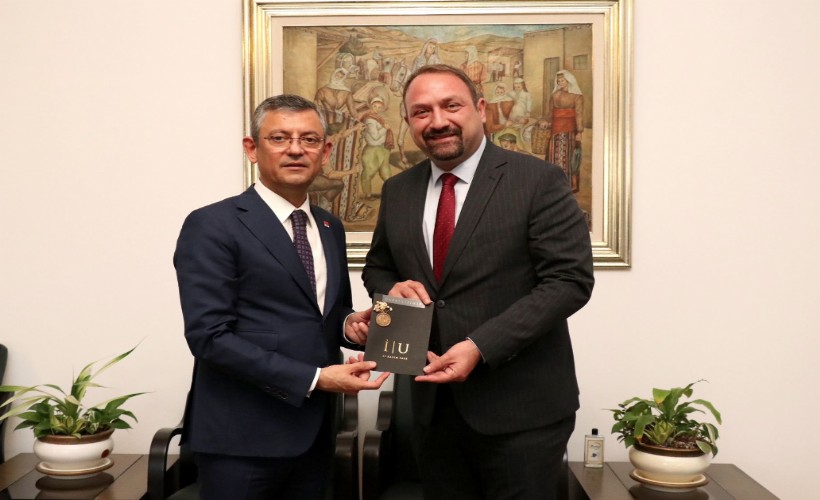 Başkan Gümrükçü'nden CHP Lideri Özel'e ziyaret