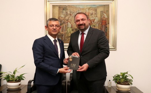 Başkan Gümrükçü'nden CHP Lideri Özel'e ziyaret