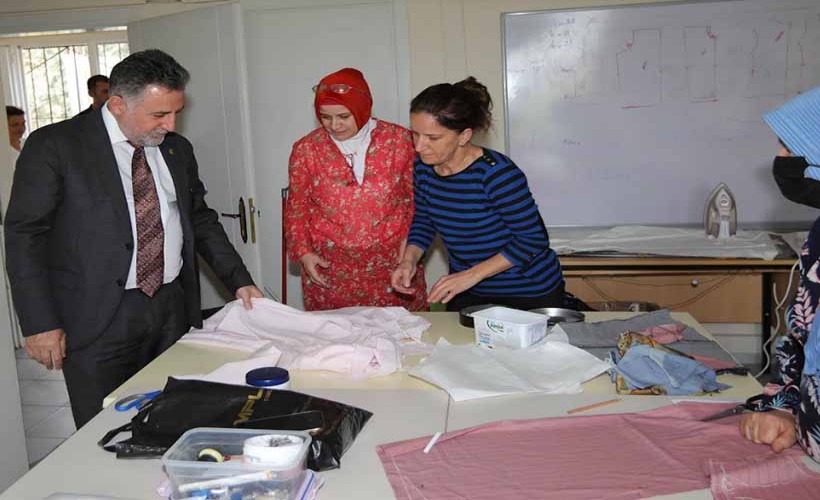 Bayraklı'da 22 branşta açılan kurslar yine ilgi gördü