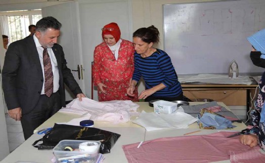 Bayraklı'da 22 branşta açılan kurslar yine ilgi gördü