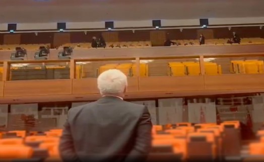 CHP’li Özkan Meclis’e gelen çocuklara seslendi: Sizin için buradayız!