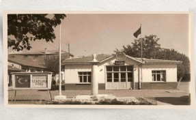 Çiğli Belediyesi 'Devrim İçin 1935' anıtını ilk yerine taşıyor