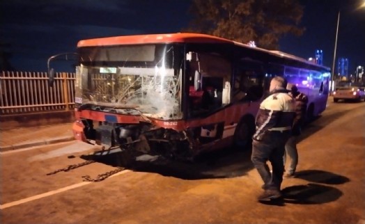 ESHOT ile otomobil kafa kafaya çarpıştı: 1 ölü, 2 yaralı