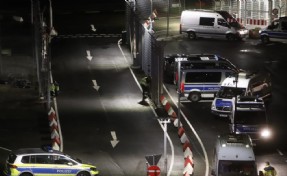 Hamburg havalimanına giren silahlı şahsın, Türk vatandaşı olduğu açıklandı