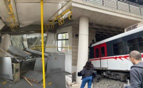 İzmir Metro'da akılalmaz kaza: Raydan çıktı duvara çarptı