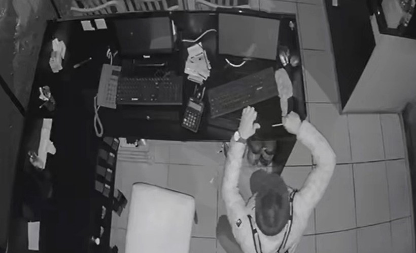 İzmir'de 8 iş yerine giren suç makinesi hırsız yakalandı