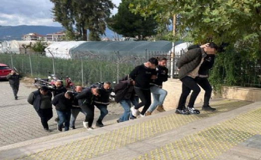 İzmir'de eğlence mekanındaki silahlı kavgada 7 gözaltı