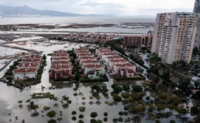 İzmir ve İstanbul’daki deniz taşkınlarına karşı kum torbalı önlem çağrısı