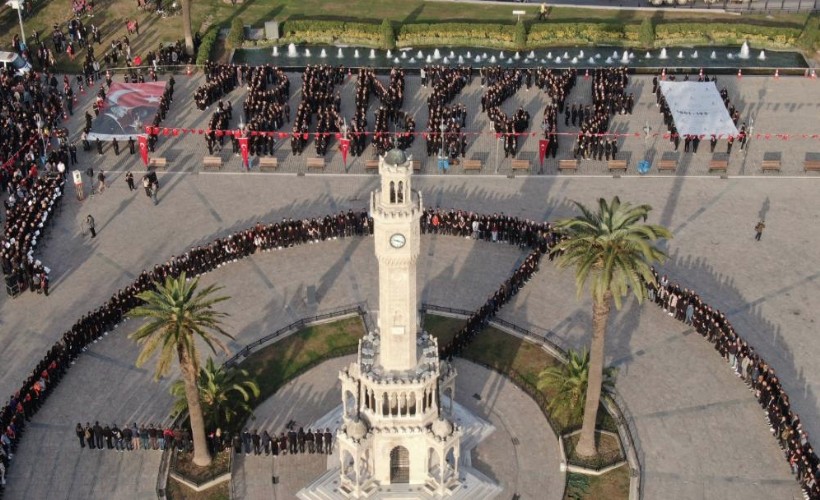 İzmir’de '7'den 77’ye izindeyiz' koreografisi