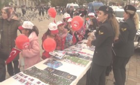 İzmir’de jandarma ile öğrenciler bir araya geldi