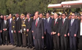KKTC 40. yaşında.. Lefkoşa'daki Atatürk Anıtı'nda resmi tören düzenlendi