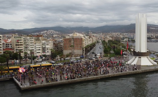 Karşıyaka tek yürek oldu, Ata’dan Ana’ya koştu