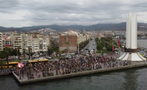 Karşıyaka tek yürek oldu, Ata’dan Ana’ya koştu