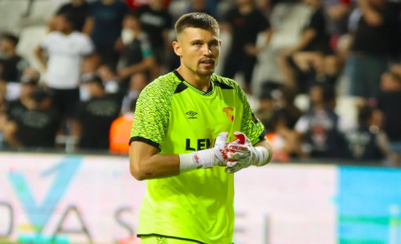 Mateusz Lis, oynadığı 12 maçın 7’sinde kalesini gole kapadı